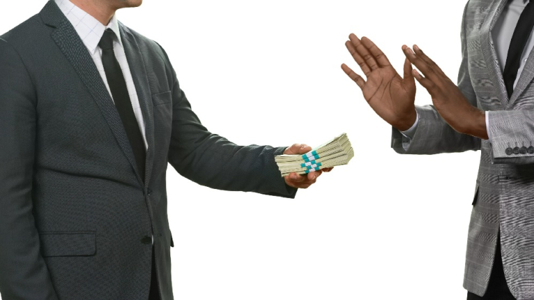 How to Handle Lowball Offers on Your Property Without Losing the Deal